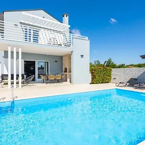  Villa Ovis