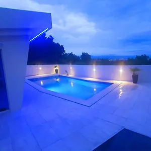 https://apartment-eduarda.primorje-gorskikotar.com