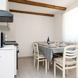 apartment-antonio-vir.hotelinzadar.com/